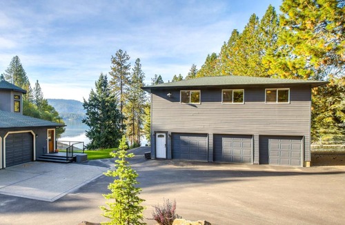 Hayden Lake Apartment | Lake-View Apt w/Furnished Deck in Hayden!