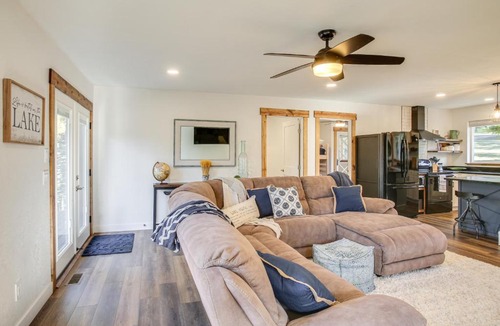 Hayden Lake Apartment | Lake-View Apt w/Furnished Deck in Hayden!