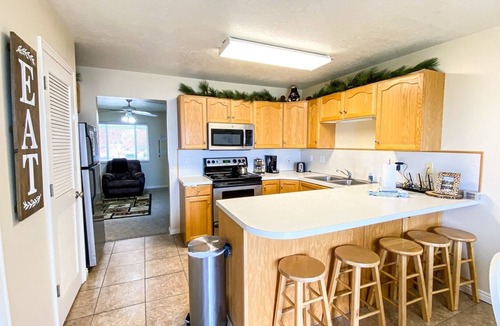 Harbor Village House | Lake View Condo 930# 2 (Free Wi-Fi)