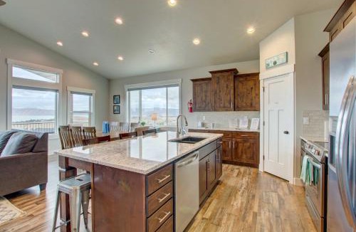 Sweetwater House | Lake-View Escape w/Private Beach Resort Access!