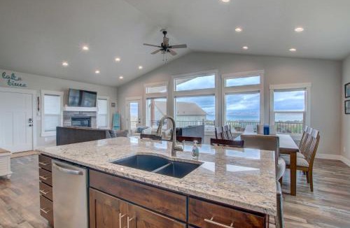 Sweetwater House | Lake-View Escape w/Private Beach Resort Access!