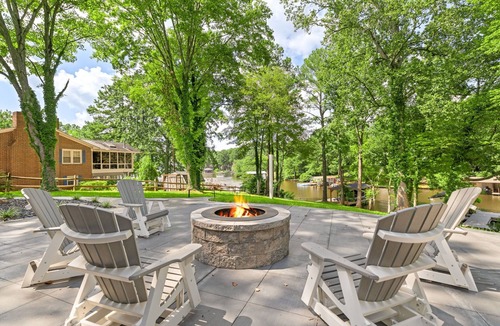 Quail Ridge House | Lakefront 4BR, Hot Tub, Kayaks, Paddleboards, Fire pit, Fireplace, Pool Table