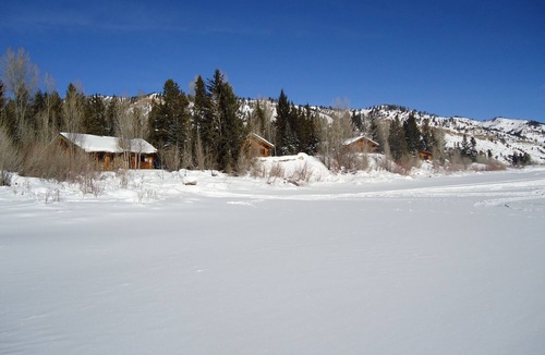 Jackson Cabin | Lakefront Cabin Near The Grand Tetons, Jackson Hole, Yellowstone