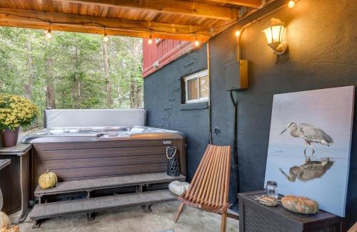 Chesapeake Ranch Estates-Drum Point House | Lakefront Cabin near Solomons Island w/Hot Tub