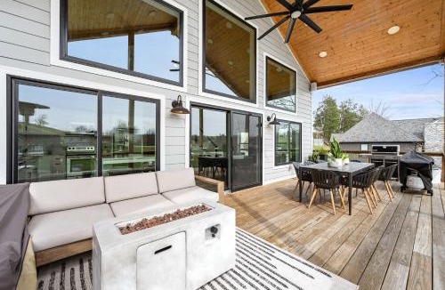Williamstown House | Lakefront Home on Williamstown Lake Near Ark