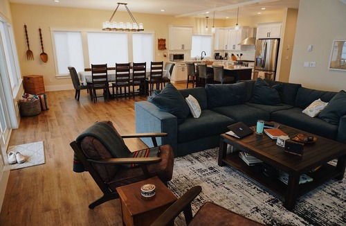 Coolin House | Lakefront house, right on a beautiful white sandy beach at Priest Lake