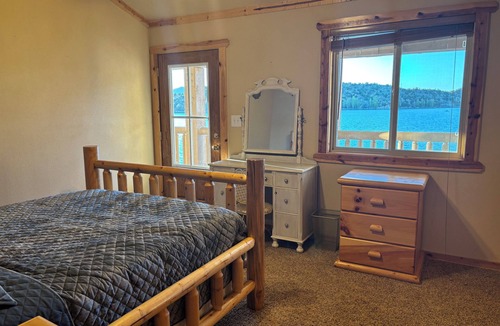 Sterling Cabin | Lakefront lodge inside Palisade State Park! Steps to the water!