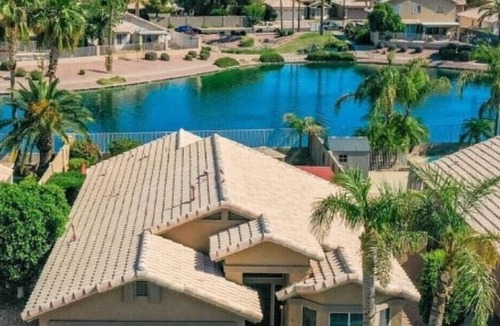 Desert Sands Golf Country House | 🌵🌴Lakefront Mesa family home+ private HEATED pool (no extra fee!)