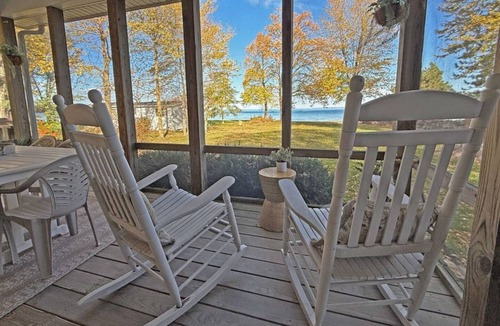 Kelleys Island House | Lakefront North Bay Getaway w/Private Beach
