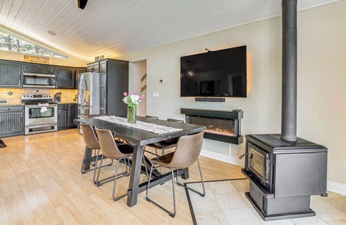 Tumtum House | Lakefront Retreat w/Kayaks, Paddle Boards & Deck!