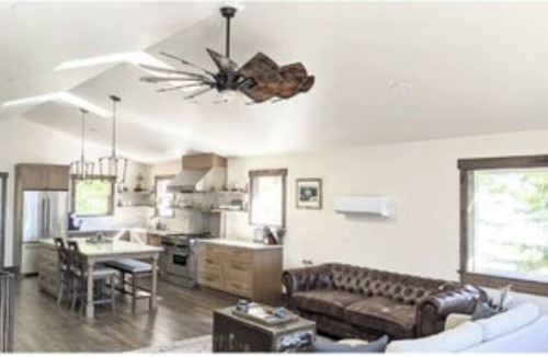 Woods Bay House | Lakefront retreat w/private dock, SUPs & fast WiFi - walk to restaurants!
