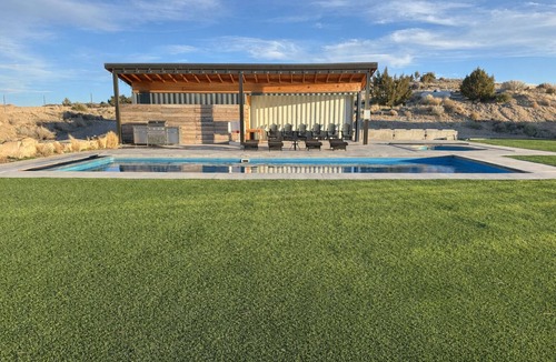 Fayette House | Lakefront Reunion House Pool Dock Hot Tub Firepit Game Room Sleeps 26