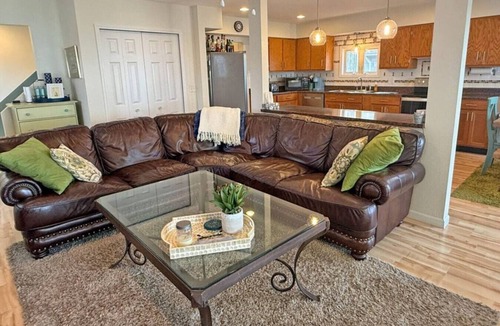 Kelleys Island House | Lakefront Sunset Serenity - 4 Bedrooms/2 Bathrooms