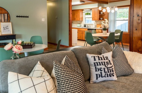 Crittenden House | Lakehouse: Kayaks, Dock, RELAX, Firepit, ARK!