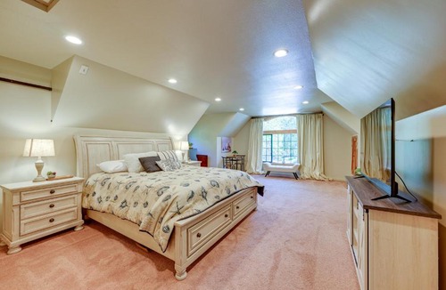 Wishon Apartment | 'Lakeside Bear Lodge' Studio: 9 Mi to Bass Lake!