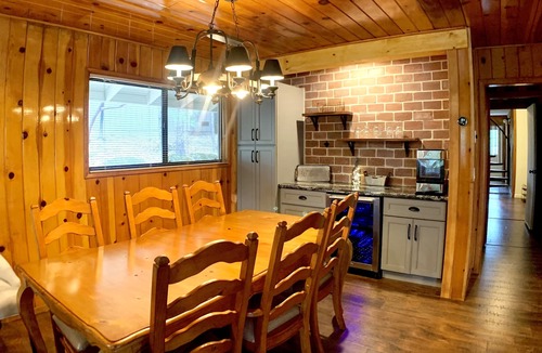 Bass Lake Cabin | Lakeside Cabin amongst the Pines