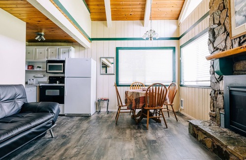 Trout Creek Hotel | Lakeside Resort and Motel