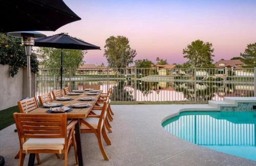 Arrowhead Ranch House | Lakeside Views The Clubhouse at Arrowhead Pool