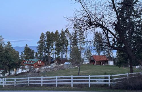 Lakeside House | Lakeview 4BR Huge Deck Dog Friendly ADA