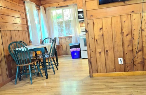 Cedar Ridge Cabin | Lakeview Country Cabin ~ Studio King Bed w/Futon