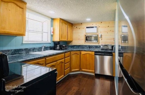 Wishon House | Lakeview Haven - Boat Slip - Hot Tub - Sleeps 16