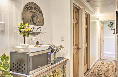 Nine Mile Falls Apartment | Lakeview Lodge w/Spacious Yard: Families Welcome