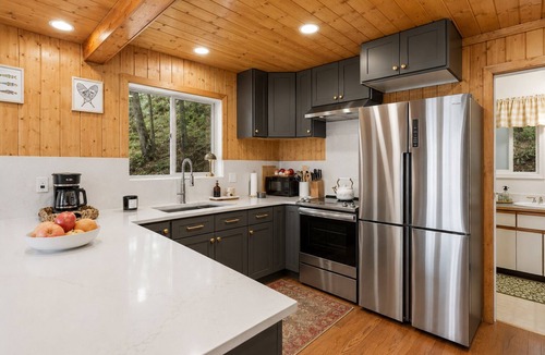 Mountain Home Cabin | Lakeview Log Cabin | Walk to Beach | Fire Pit + More