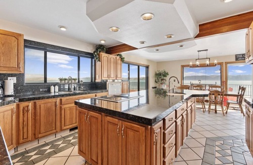 Harbor Village House | Lakeview Manor - Sleeps 50, Amazing Views, Hot Tub, Sauna & More!
