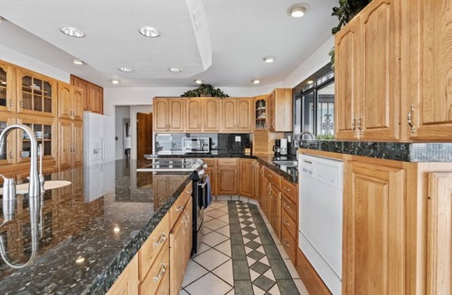 Harbor Village House | Lakeview Manor - Sleeps 50, Amazing Views, Hot Tub, Sauna & More!