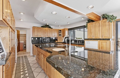 Harbor Village House | Lakeview Manor - Sleeps 50, Amazing Views, Hot Tub, Sauna & More!