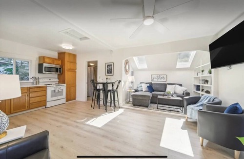 Newman Lake Cottage | Lakeviews and 90' of beach access