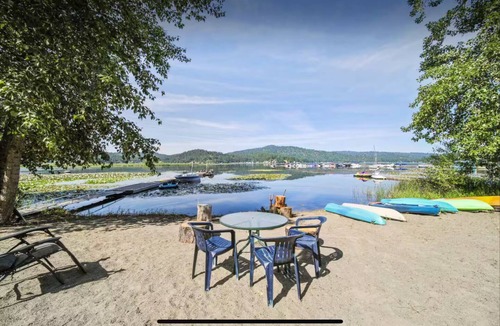 Newman Lake Cottage | Lakeviews and 90' of beach access
