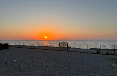 Kamiros House | Lambou Beach Sunset