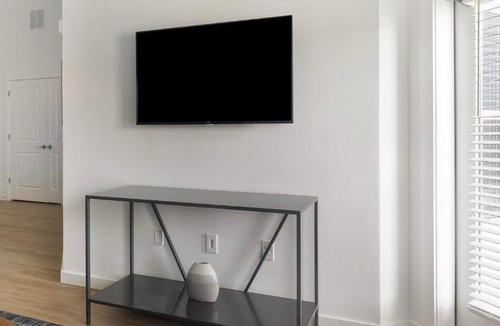 Chapel Hill Apartment | Landing Amazing 1BD Gym Game Room