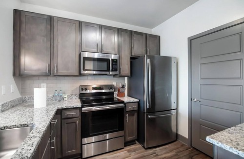 Hurstbourne Apartment | Landing | Amazing 1BD, Clubhouse, Gym