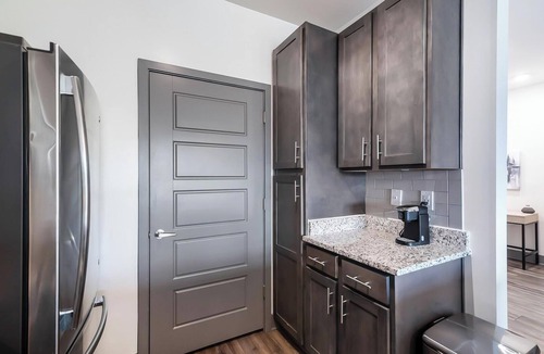 Hurstbourne Apartment | Landing | Amazing 1BD, Clubhouse, Gym