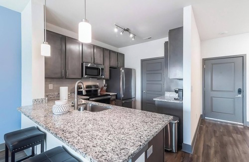 Hurstbourne Apartment | Landing | Amazing 1BD, Clubhouse, Gym