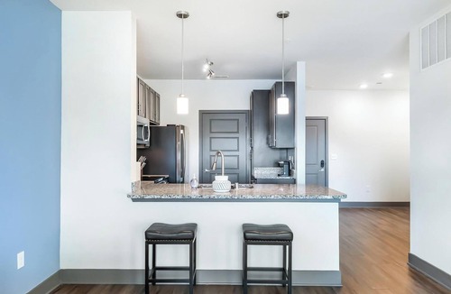 Hurstbourne Apartment | Landing | Amazing 1BD, Clubhouse, Gym