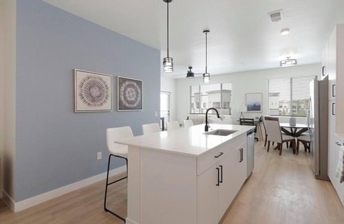 Casa Grande Apartment | Landing | Beautiful 1BD, Clubhouse, Pool