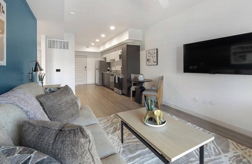 North Mountain Apartment | Landing | Beautiful 1BD, Pool, Gym