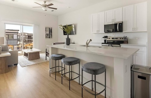 Casas Adobes Apartment | Landing | Beautiful 2BD, Pool