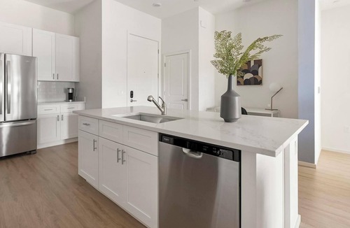 Casas Adobes Apartment | Landing | Beautiful 2BD, Pool