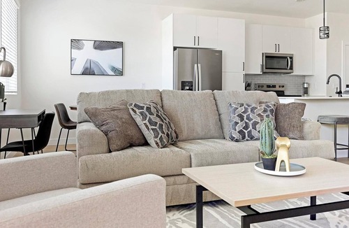 Casa Grande Apartment | Landing | Chic 1BD, Clubhouse, Pool