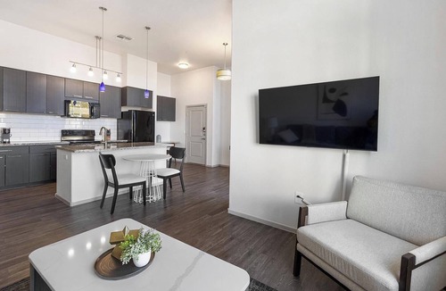 Arrowhead Ranch Apartment | Landing | Chic 1BD, Gym