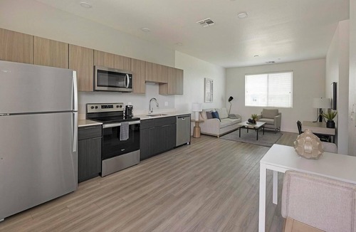 Goodyear Apartment | Landing | Chic 1BD, Pool, Yoga Studio