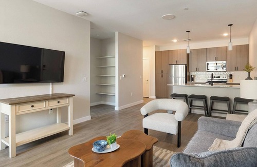 Goodyear Apartment | Landing | Chic 1BD, Pool, Gym