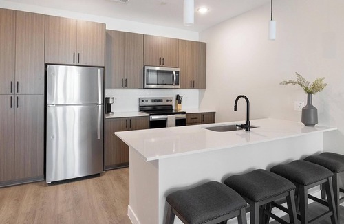Goodyear Apartment | Landing | Chic 1BD, Pool, Gym