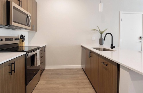 Goodyear Apartment | Landing | Chic 1BD, Pool, Gym