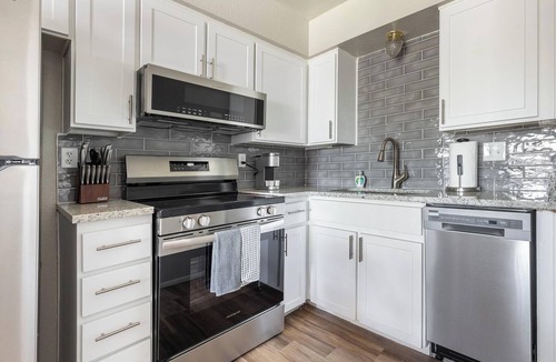 Maryvale Apartment | Landing | Chic 2BD in Maryvale Village