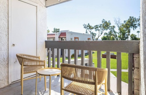 Maryvale Apartment | Landing | Chic 2BD in Maryvale Village